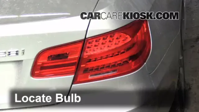 2011 BMW 328i xDrive 3.0L 6 Cyl. Coupe (2 Door) Éclairage Feu clignotant arrière (remplacer l'ampoule)